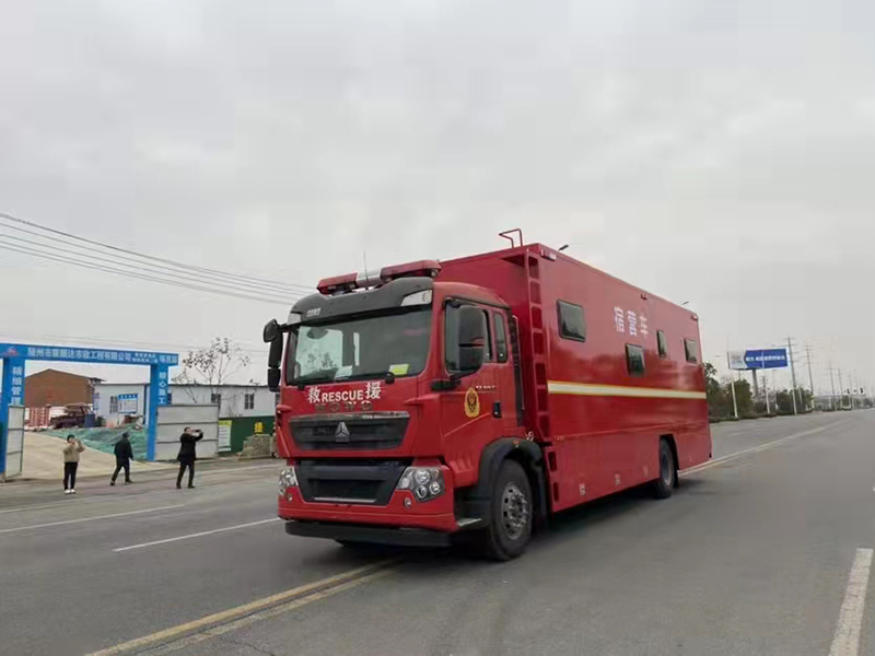 重汽豪沃單橋救援宿營(yíng)車(chē)（24人）